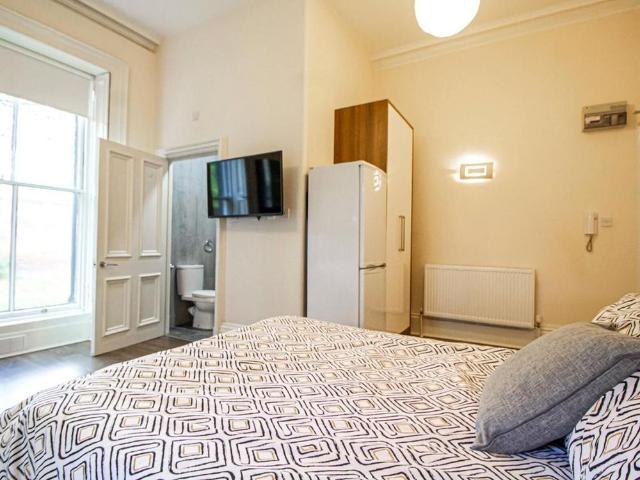 Studio for rent in Hyde Park, West Yorkshire