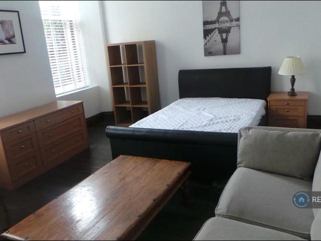 Studio for rent in Ibroxholm, Glasgow
