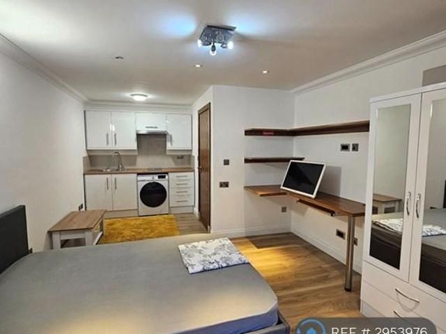 Studio for rent in London Borough of Ealing, Greater London