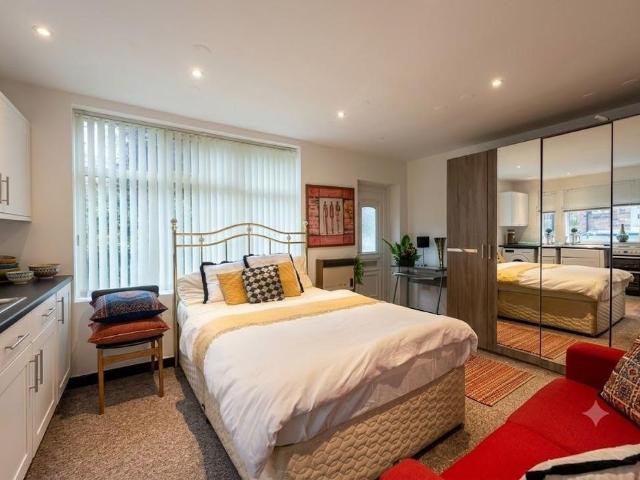 Studio for rent in Burnage, Manchester