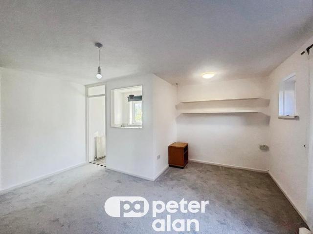 Studio for rent in Penarth Marina, Penarth