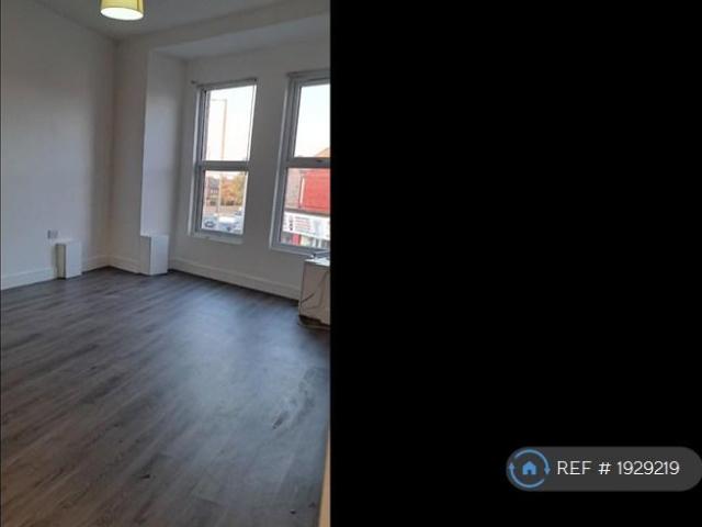 Flat for rent in Calderstones