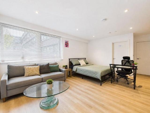 Studio for rent in Blackwell, Perryfields