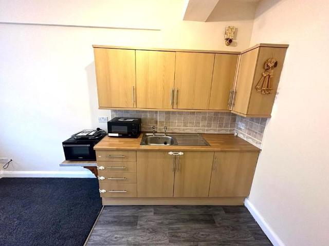 Studio for rent in Netherton, West Midlands