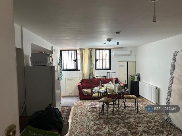 Flat for rent in London Borough of Ealing, Hanwell