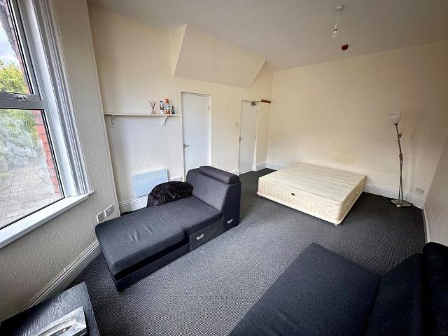 Studio for rent in Stow Hill, Wales