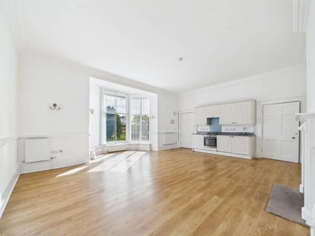 Studio for rent in Chelmondiston, Suffolk