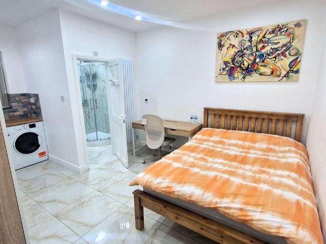 Studio for rent in Handsworth, Birmingham
