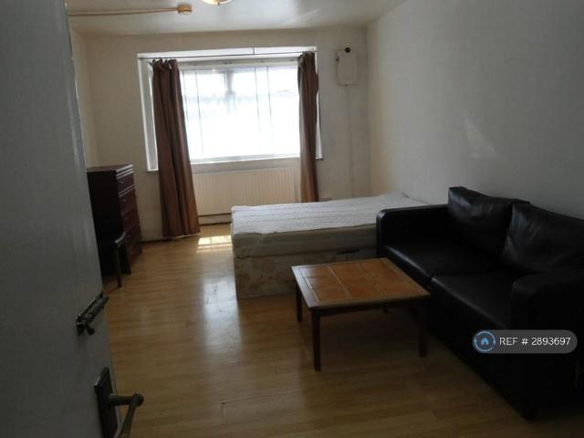 Studio for rent in London Borough of Hounslow, Osterley