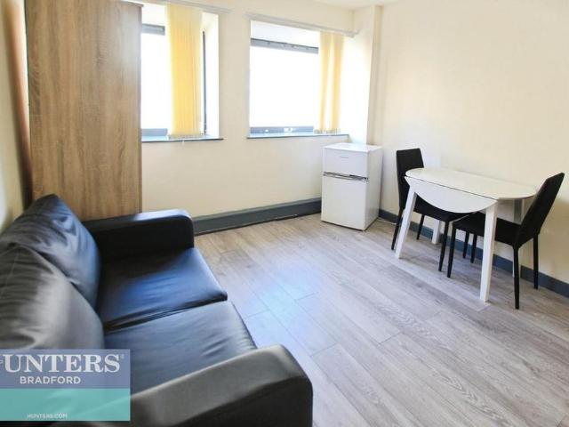 Studio for rent in West Yorkshire