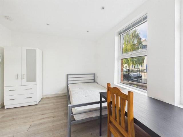 Studio for rent in Strawberry Hill, Greater London