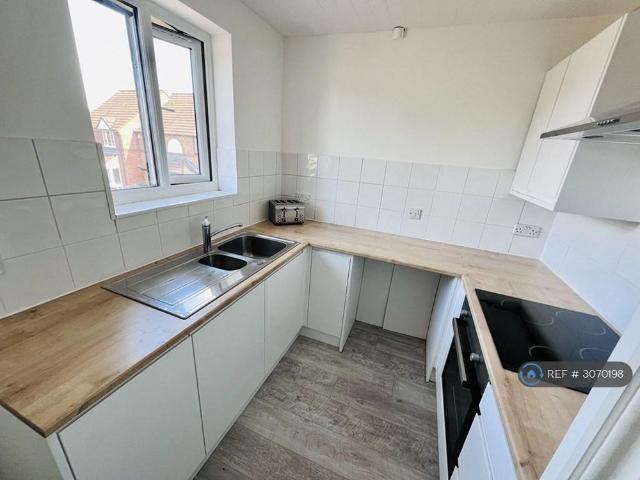 Studio for rent in Cranborne, Hertsmere