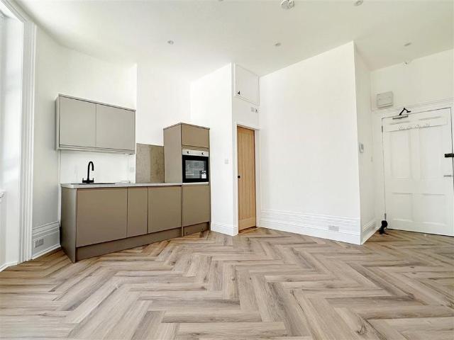 Studio for rent in Brunswick