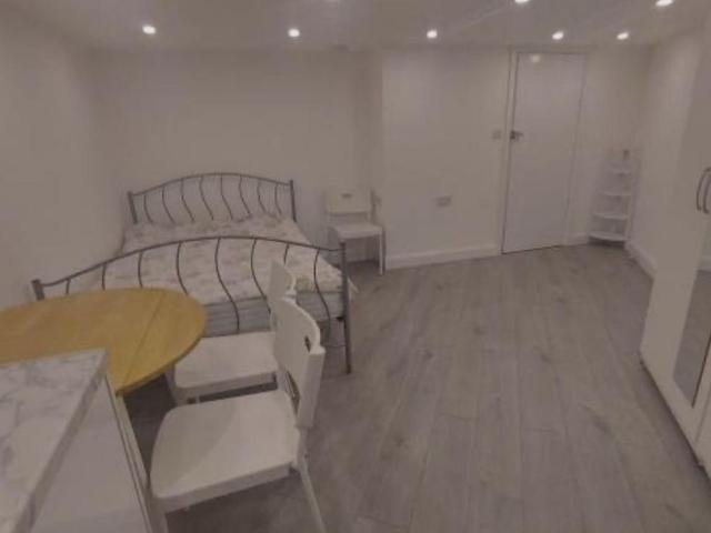 Studio for rent in Thames View, Greater London
