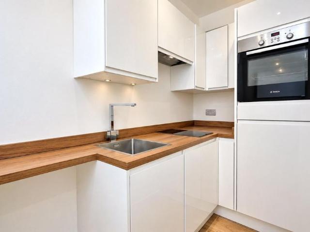 Studio for rent in Woking, Surrey