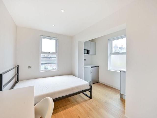 Studio for rent in Norbiton, Greater London