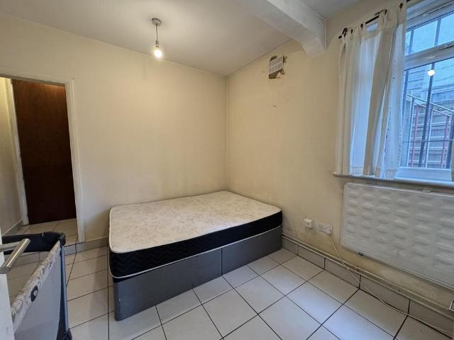 Studio for rent in London Borough of Croydon, Greater London