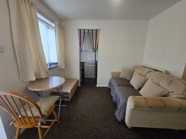 Studio for rent in Stirchley, West Midlands