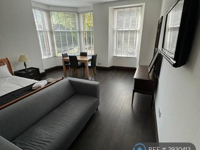 Studio for rent in Cessnock, Scotland