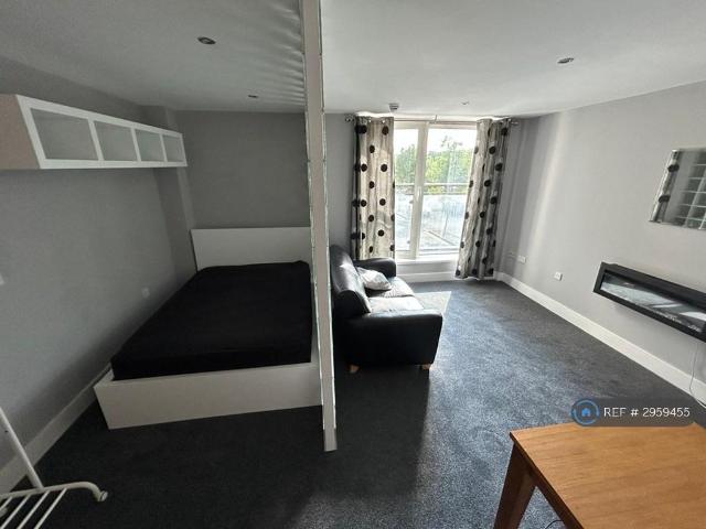 Flat for rent in Cardiff International Sports Village, Falcon Lodge