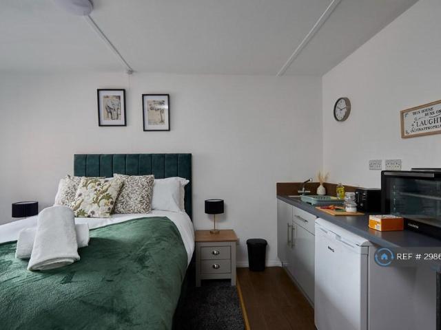 Flat for rent in Whitwood, West Yorkshire