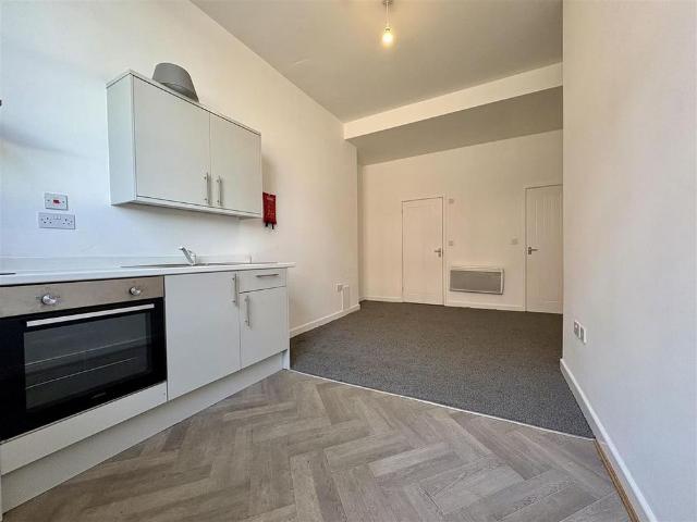 Studio for rent in Goldthorn Hill, West Midlands