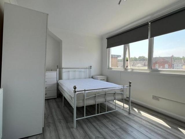 Studio for rent in Spring Park, Luton