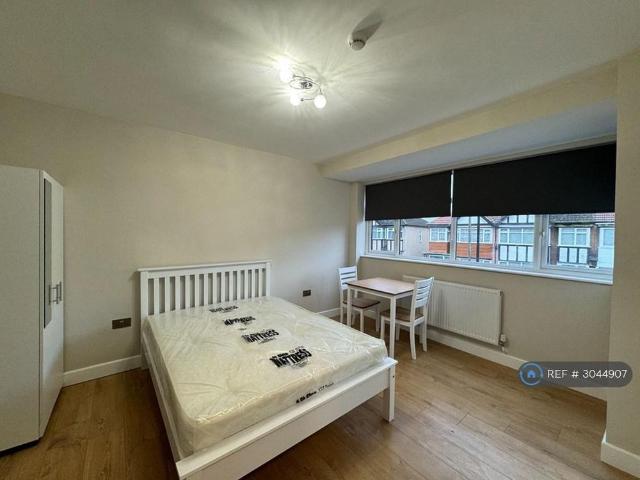 Studio for rent in London Borough of Hounslow, Hanworth