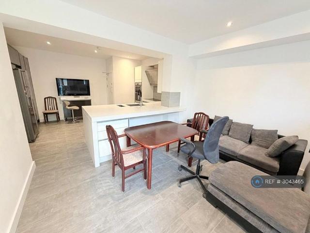Studio for rent in Gants Hill, Greater London