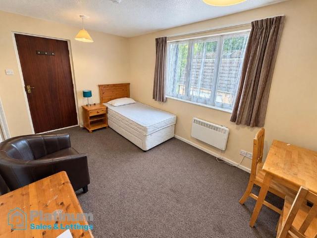 Studio for rent in Low Fold, Bradford