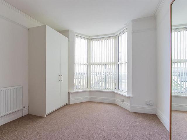 Studio for rent in Plasnewydd, Falcon Lodge