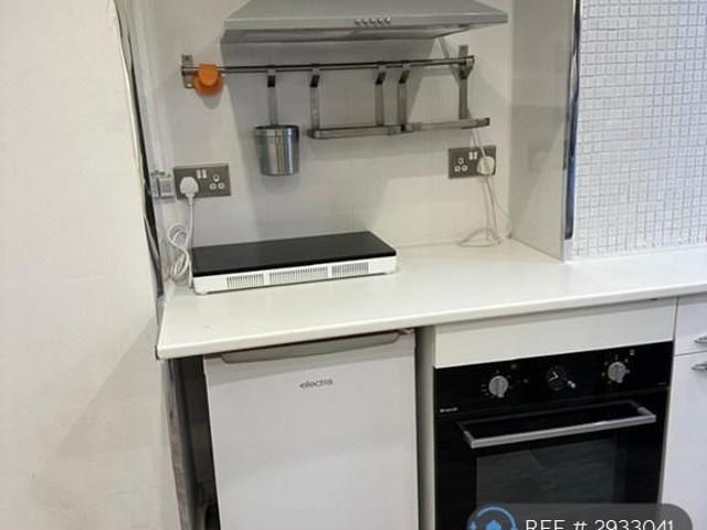 Studio for rent in Richmond Hill, West Yorkshire