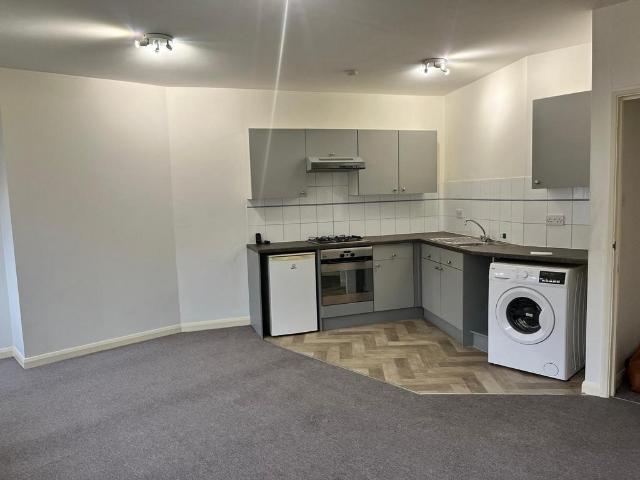 Flat for rent in Worcester Park, Greater London