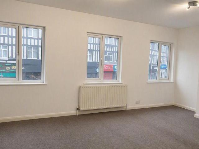 Studio for rent in Worcester Park, Greater London