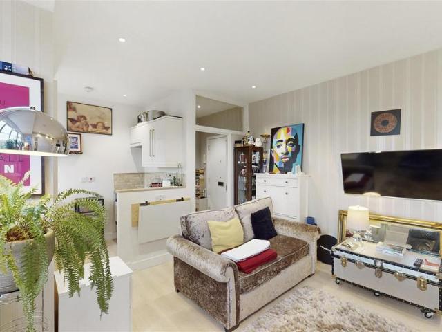 Flat for rent in Brondesbury, Isle Of Man