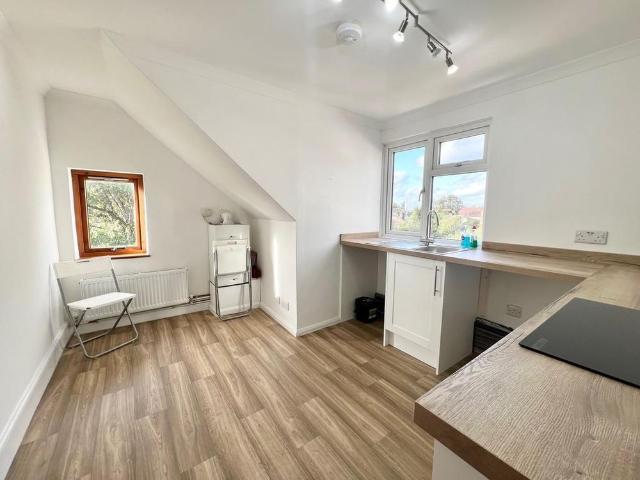 Studio for rent in London Borough of Croydon, Sanderstead