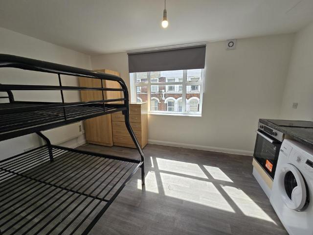 Flat for rent in Stroud Green, Greater London