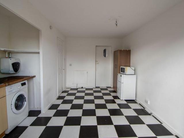 Studio for rent in London Borough of Merton, Mitcham