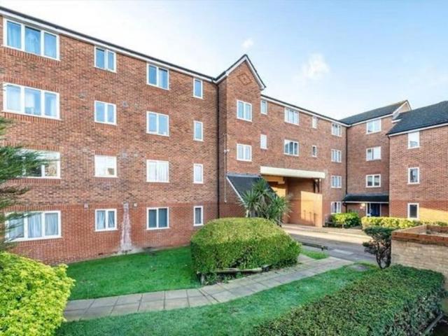 Flat for rent in London Borough of Hounslow, Greater London