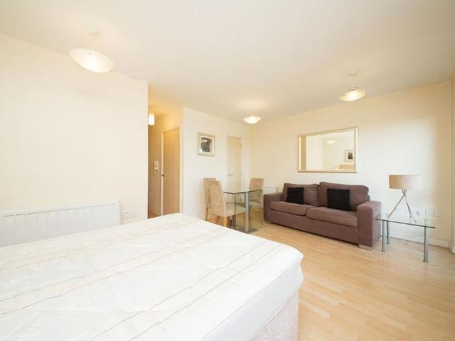 Studio for rent in London Borough of Ealing, Park Royal