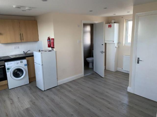 Studio for rent in Elstree and Borehamwood, Borehamwood