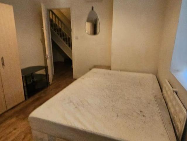 Studio for rent in Harold Hill, Greater London