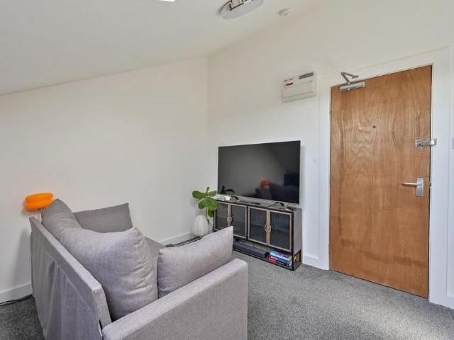 Studio for rent in London Borough of Merton, Greater London