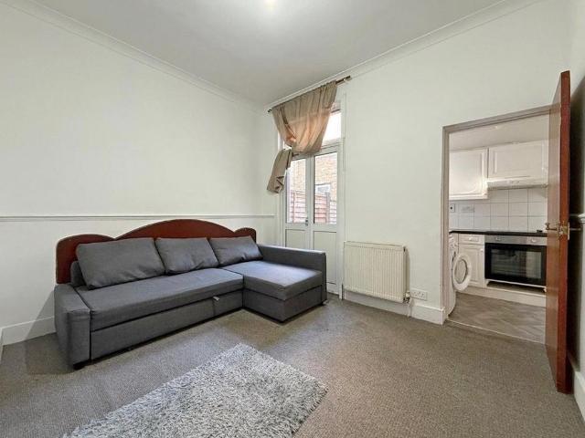 Studio for rent in London Borough of Hounslow, Greater London
