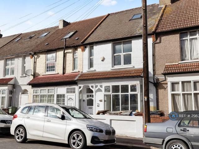 Flat for rent in Thames View, Greater London