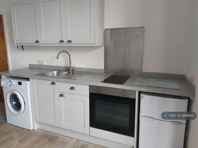 Studio for rent in Broughton, Aylesbury