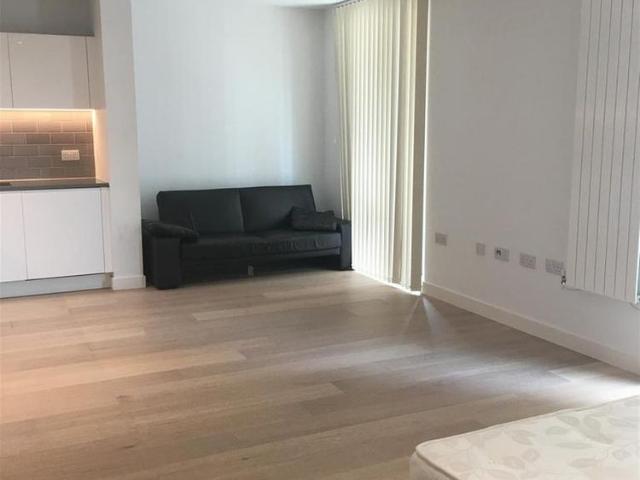 Studio for rent in Silvertown, Greater London