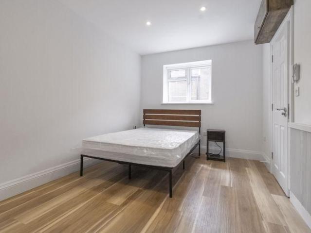 Studio for rent in Milton Keynes