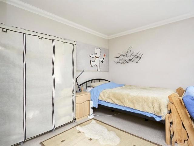 Studio for rent in Blackhills, Surrey