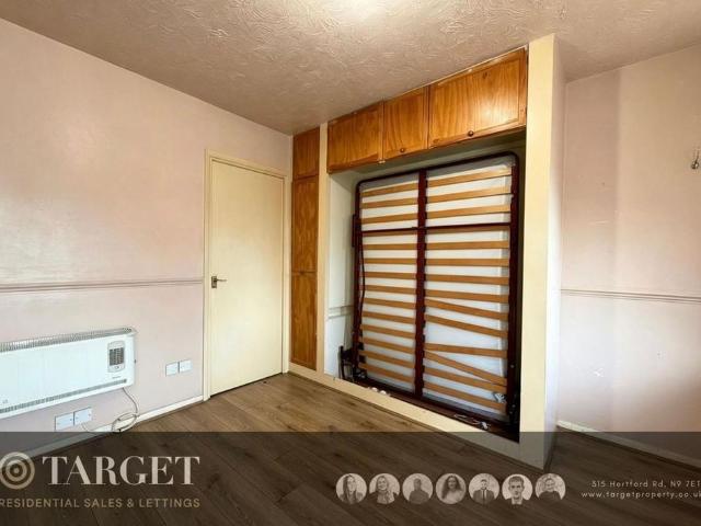 Studio for rent in Carterhatch, Greater London